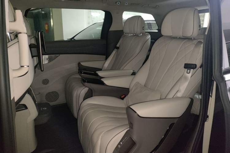 Used Denza D9 2022 DM-i 970 Four-Wheel Drive Flagship Model Left Rear Seat