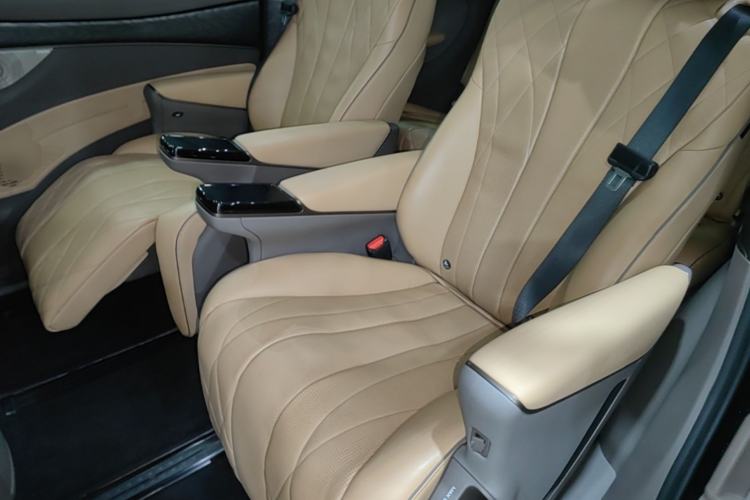Used Denza D9 2022 DM-i 1040 Prestige Model Left Rear Seat
