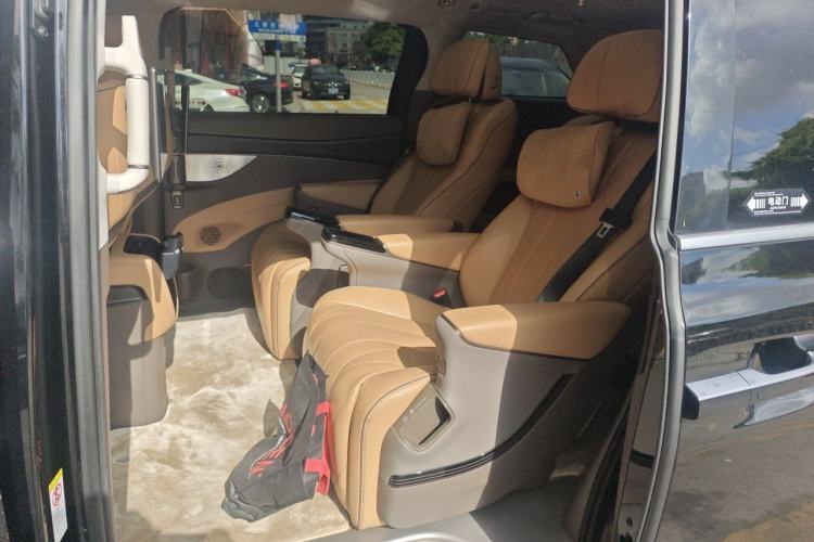 Used Denza D9 2022 DM-i 970 Four-Wheel Drive Prestige Model Left Rear Seat