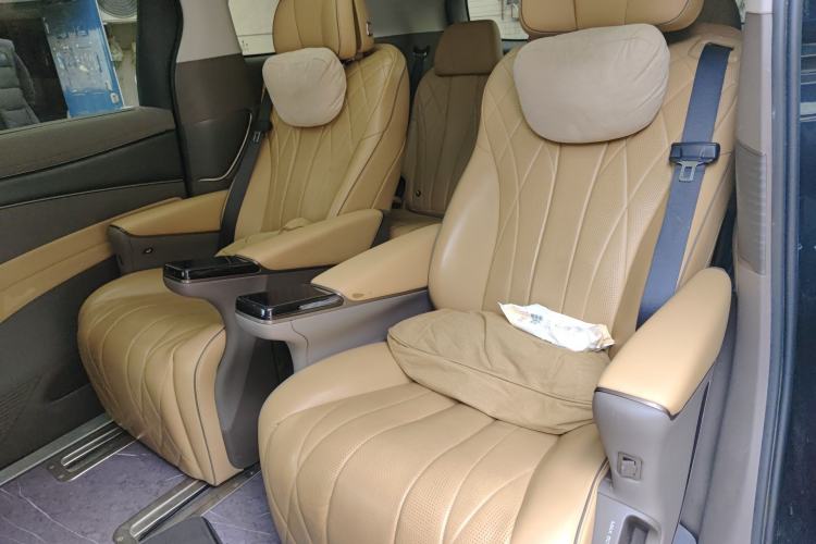 Used Denza D9 2022 DM-i 970 Four-Wheel Drive Prestige Model Left Rear Seat