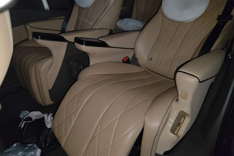Used Denza D9 2022 DM-i 970 Four-Wheel Drive Prestige Model Left Rear Seat