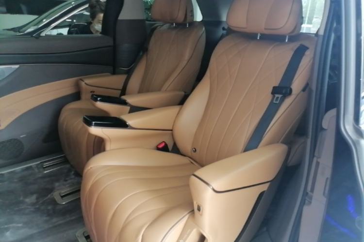 Used Denza D9 2022 DM-i 970 Four-Wheel Drive Prestige Model Left Rear Seat