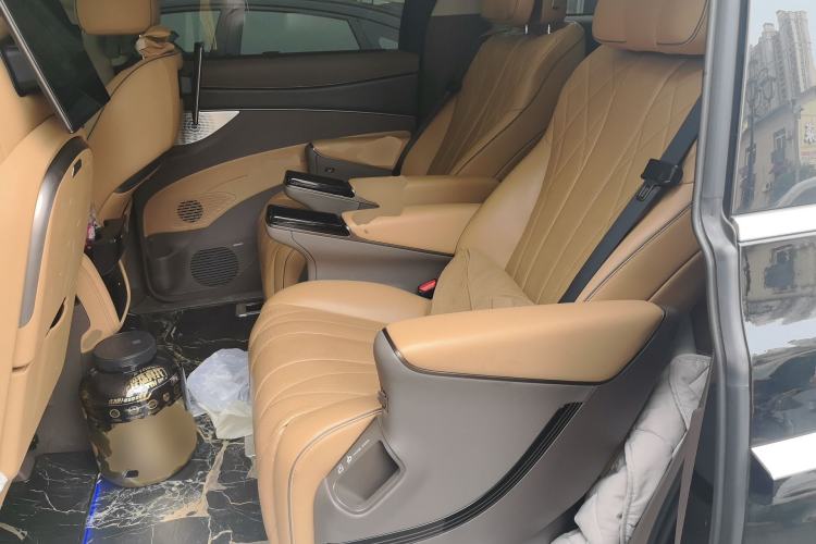 Used Denza D9 2022 DM-i 970 Four-Wheel Drive Prestige Model Left Rear Seat
