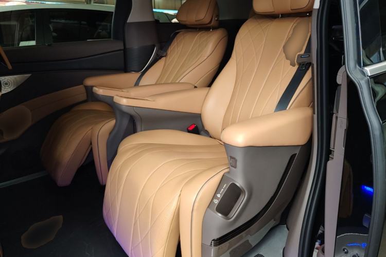Used Denza D9 2022 DM-i 970 Four-Wheel Drive Prestige Model Left Rear Seat