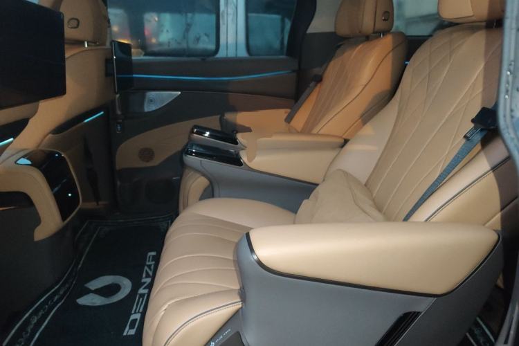 Used Denza D9 2022 DM-i 970 Four-Wheel Drive Flagship Model Left Rear Seat