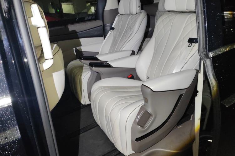 Used Denza D9 2022 DM-i 1040 Prestige Model Left Rear Seat