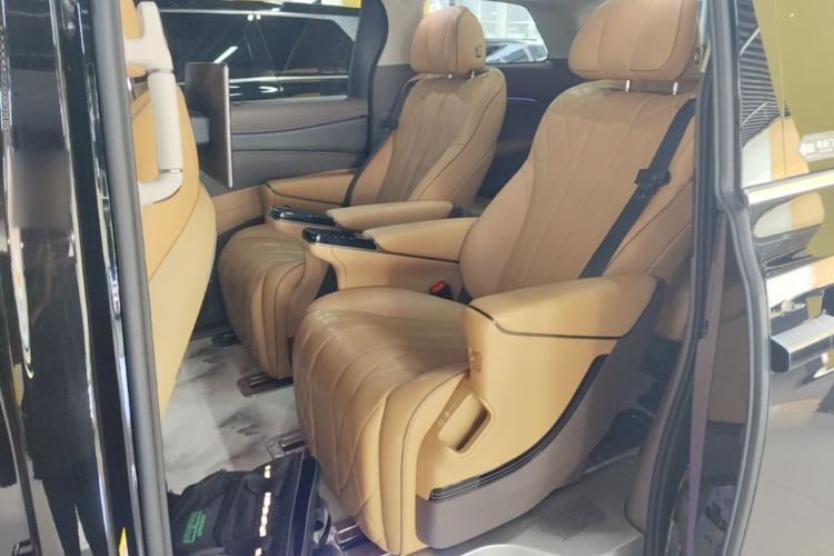 Used Denza D9 2022 DM-i 970 Four-Wheel Drive Flagship Model Left Rear Seat
