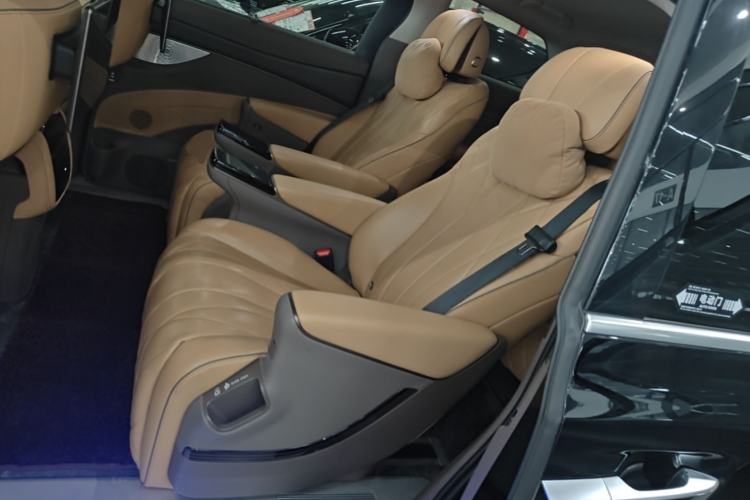 Used Denza D9 2022 DM-i 970 Four-Wheel Drive Prestige Model Left Rear Seat