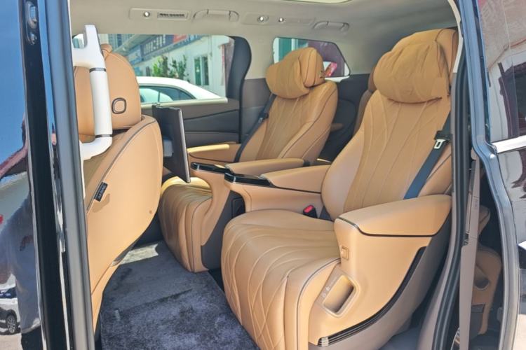 Used Denza D9 2022 DM-i 970 Four-Wheel Drive Flagship Model Left Rear Seat