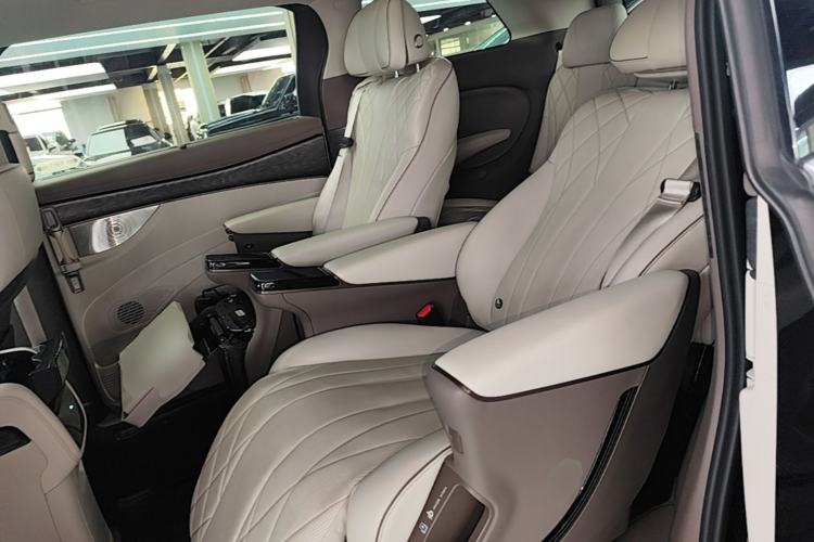 Used Denza D9 2022 DM-i 1040 Prestige Model Left Rear Seat