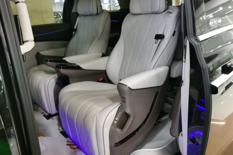 Used Denza D9 2022 DM-i 970 Four-Wheel Drive Flagship Model Left Rear Seat