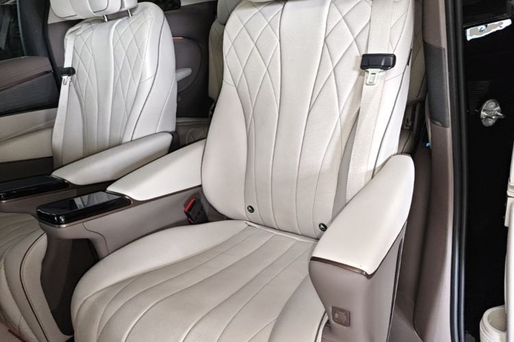 Used Denza D9 2022 DM-i 970 Four-Wheel Drive Flagship Model Left Rear Seat
