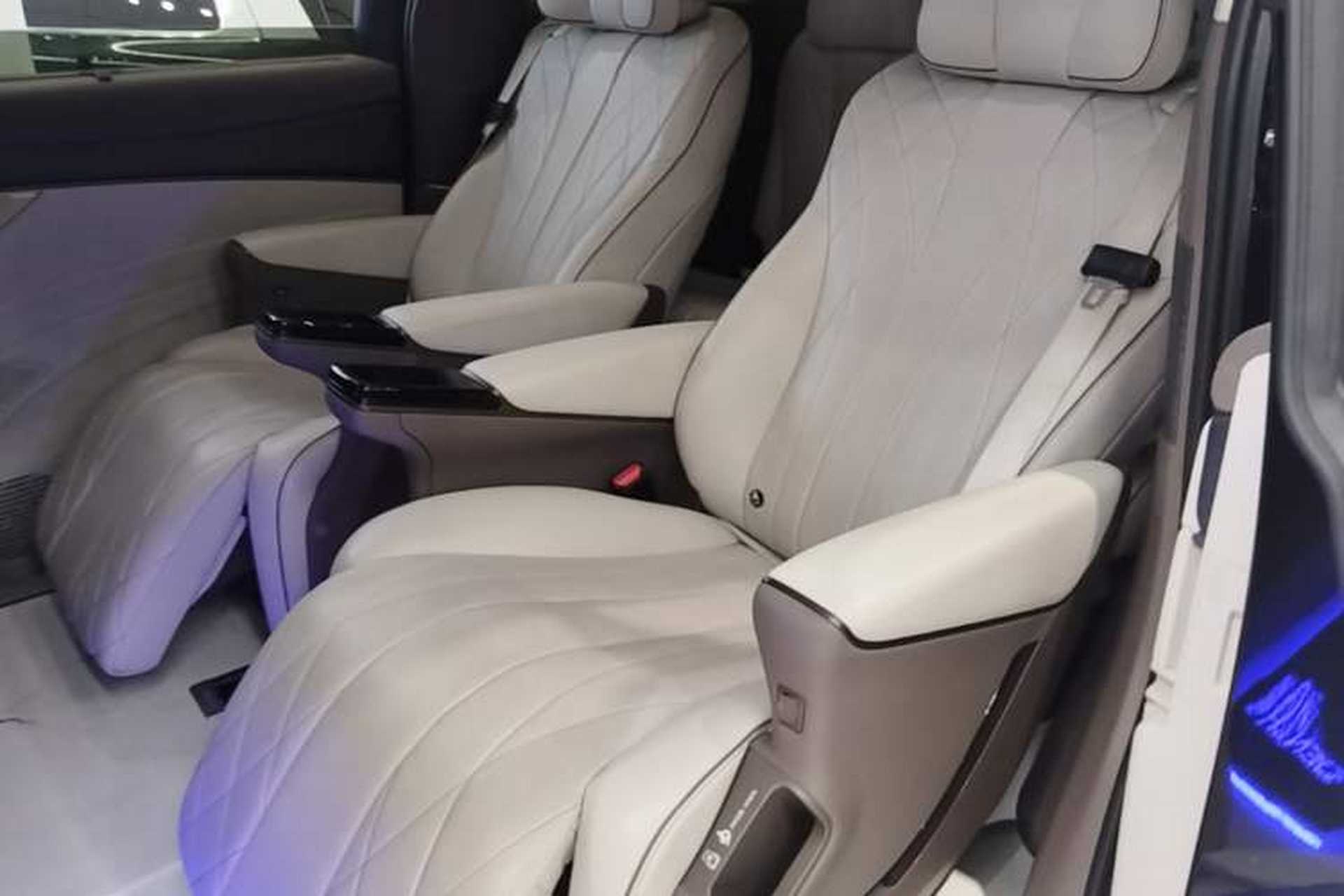 Used Denza D9 2022 DM-i 970 Four-Wheel Drive Flagship Model Left Rear Seat