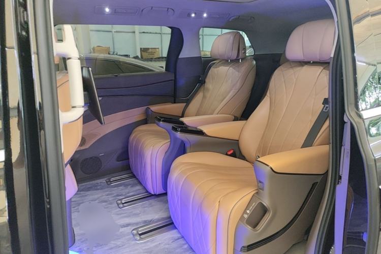 Used Denza D9 2022 DM-i 970 Four-Wheel Drive Flagship Model Left Rear Seat