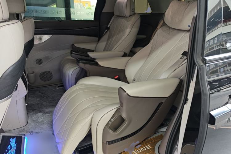 Used Denza D9 2022 DM-i 1040 Prestige Model Left Rear Seat