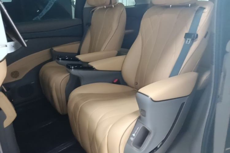 Used Denza D9 2022 DM-i 970 Four-Wheel Drive Prestige Model Left Rear Seat