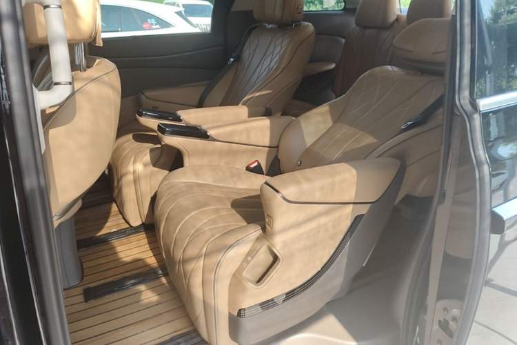 Used Denza D9 2022 EV 620 Prestige Model Left Rear Seat