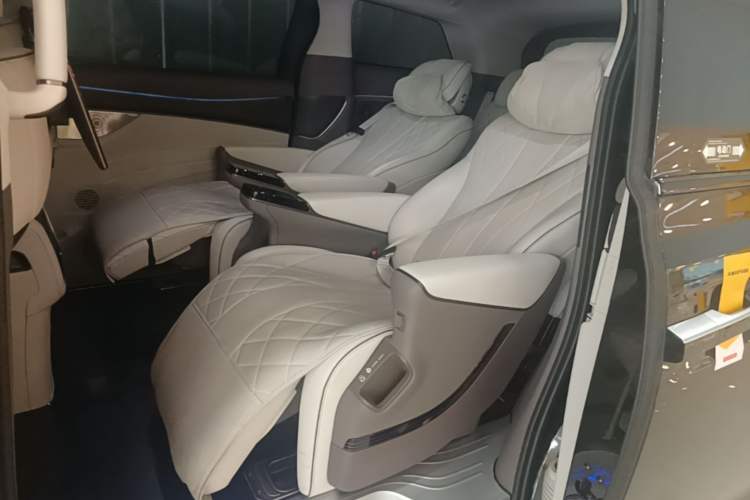 Used Denza D9 2022 DM-i 970 Four-Wheel Drive Flagship Model Left Rear Seat