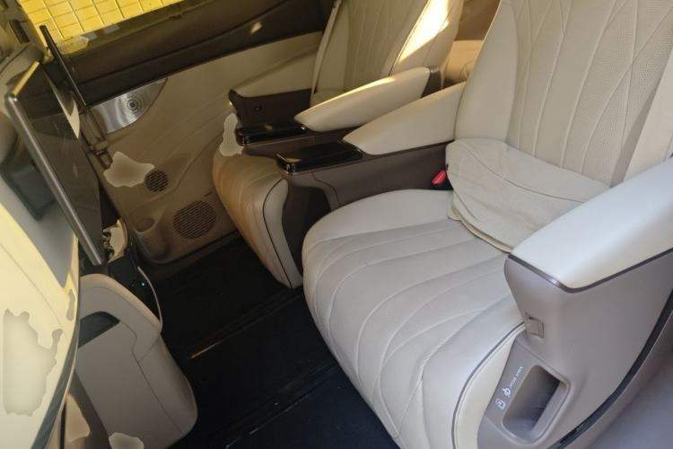 Used Denza D9 2022 DM-i 970 Four-Wheel Drive Prestige Model Left Rear Seat
