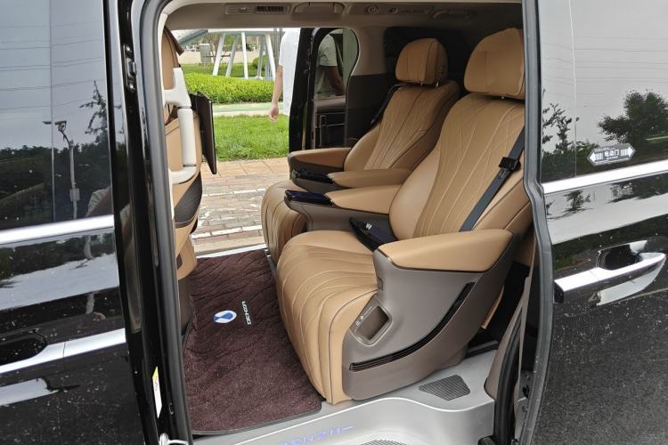 Used Denza D9 2022 DM-i 970 Four-Wheel Drive Prestige Model Left Rear Seat