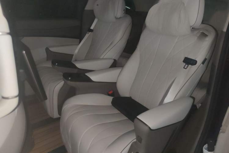 Used Denza D9 2022 DM-i 970 Four-Wheel Drive Flagship Model Left Rear Seat