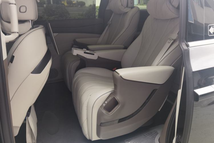 Used Denza D9 2022 DM-i 970 Four-Wheel Drive Flagship Model Left Rear Seat