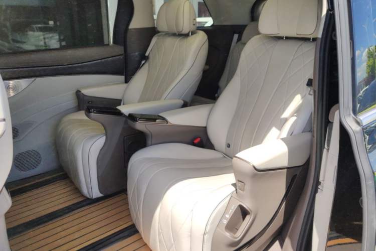 Used Denza D9 2022 DM-i 1040 Prestige Model Left Rear Seat
