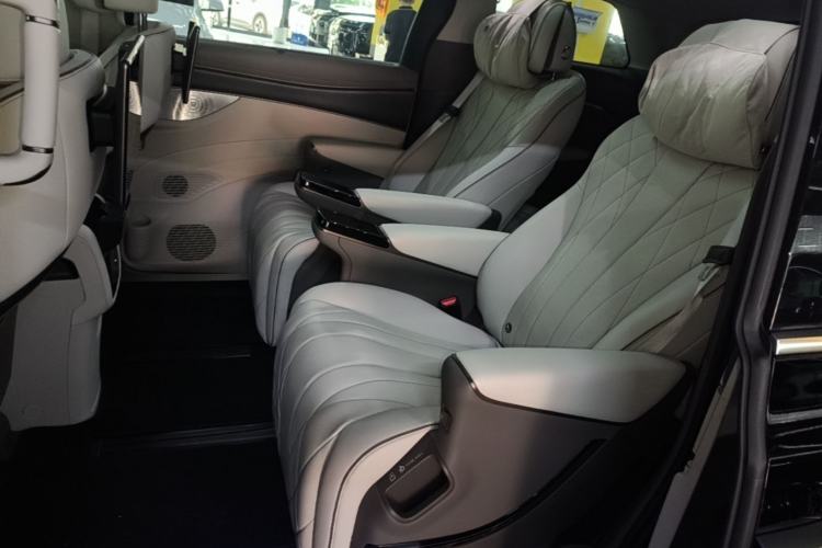 Used Denza D9 2022 DM-i 970 Four-Wheel Drive Flagship Model Left Rear Seat