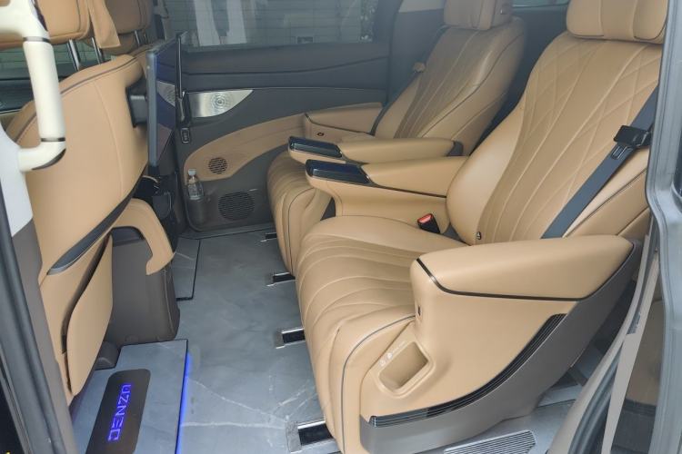 Used Denza D9 2022 DM-i 970 Four-Wheel Drive Prestige Model Left Rear Seat