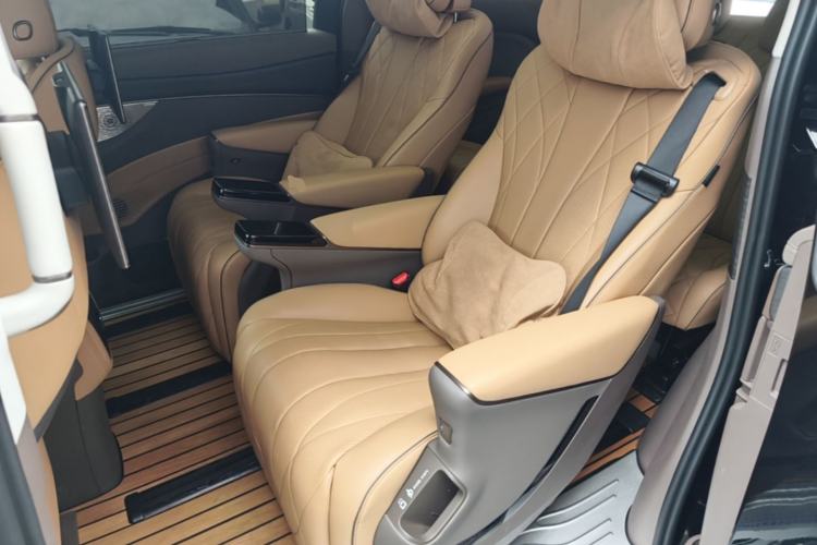 Used Denza D9 2022 DM-i 970 Four-Wheel Drive Flagship Model Left Rear Seat