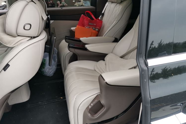 Used Denza D9 2022 DM-i 970 Four-Wheel Drive Flagship Model Left Rear Seat