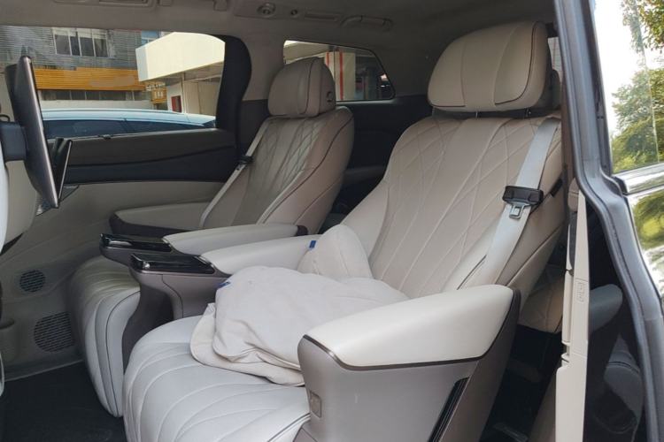 Used Denza D9 2022 DM-i 970 Four-Wheel Drive Flagship Model Left Rear Seat