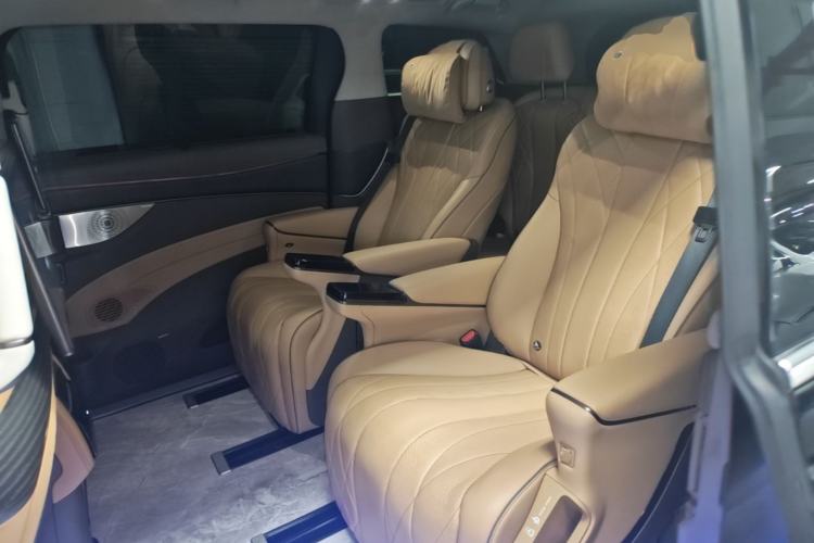 Used Denza D9 2022 EV 600 Four-Wheel Drive Flagship Model Left Rear Seat