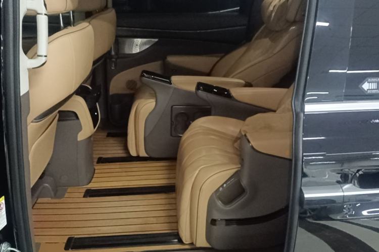 Used Denza D9 2022 DM-i 1040 Prestige Model Left Rear Seat