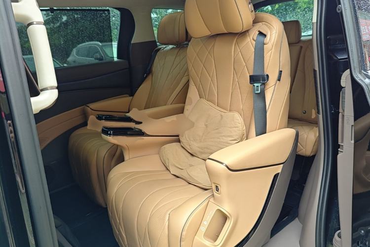 Used Denza D9 2022 DM-i 970 Four-Wheel Drive Flagship Model Left Rear Seat
