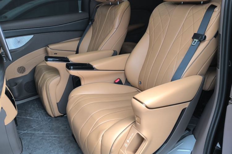 Used Denza D9 2022 DM-i 970 Four-Wheel Drive Prestige Model Left Rear Seat
