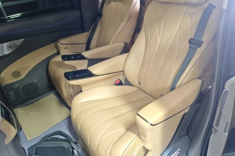 Used Denza D9 2022 DM-i 970 Four-Wheel Drive Flagship Model Left Rear Seat