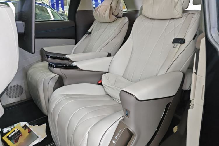 Used Denza D9 2022 DM-i 970 Four-Wheel Drive Flagship Model Left Rear Seat