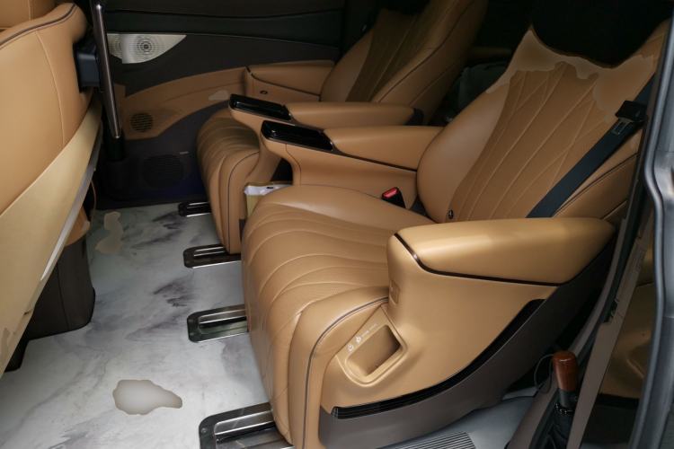 Used Denza D9 2022 DM-i 970 Four-Wheel Drive Flagship Model Left Rear Seat