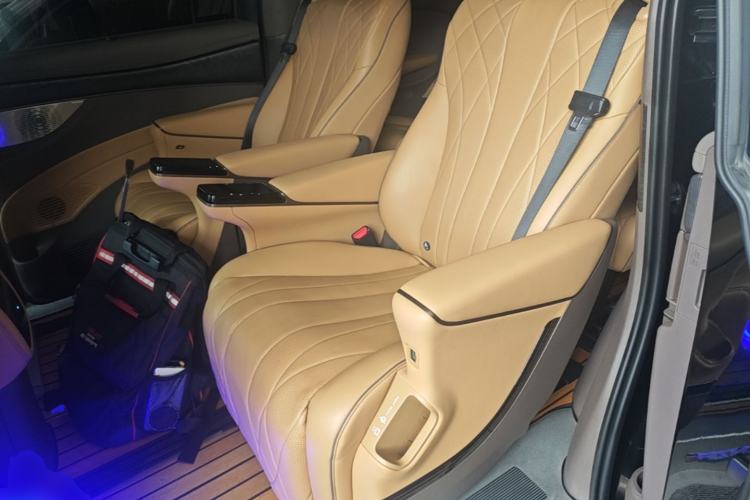 Used Denza D9 2022 DM-i 1040 Prestige Model Left Rear Seat