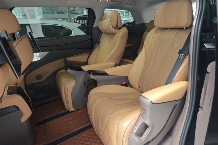Used Denza D9 2022 DM-i 970 Four-Wheel Drive Prestige Model Left Rear Seat