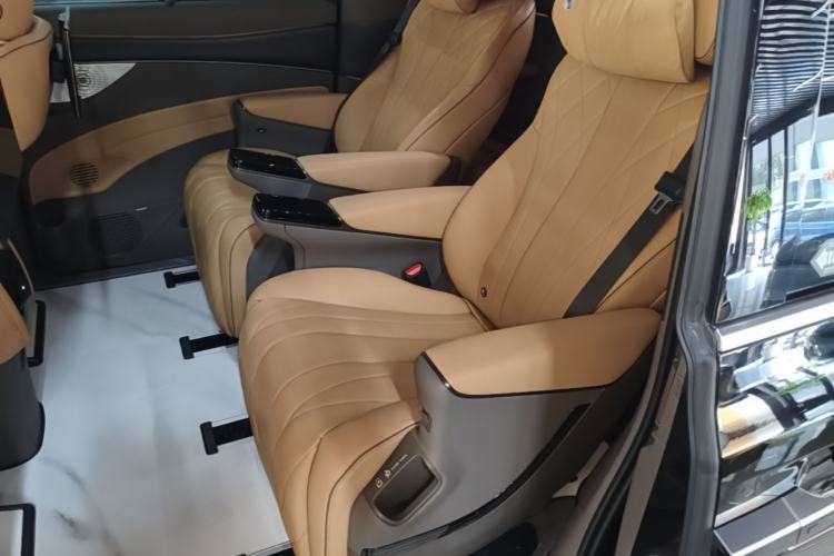 Used Denza D9 2022 DM-i 970 Four-Wheel Drive Flagship Model Left Rear Seat