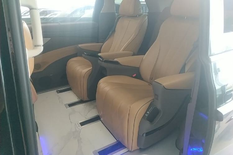 Used Denza D9 2022 DM-i 1040 Prestige Model Left Rear Seat