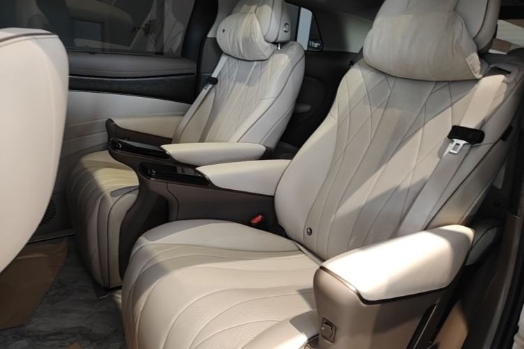 Used Denza D9 2022 DM-i 1040 Prestige Model Left Rear Seat