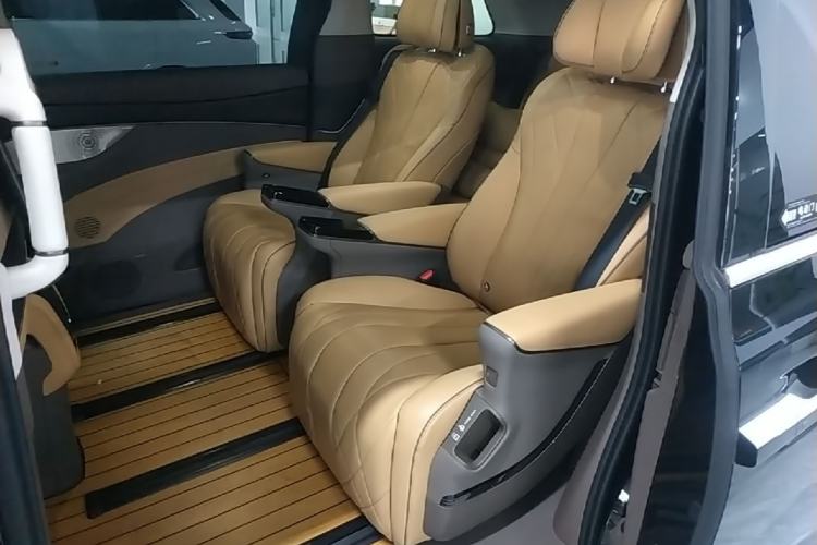 Used Denza D9 2022 DM-i 970 Four-Wheel Drive Prestige Model Left Rear Seat