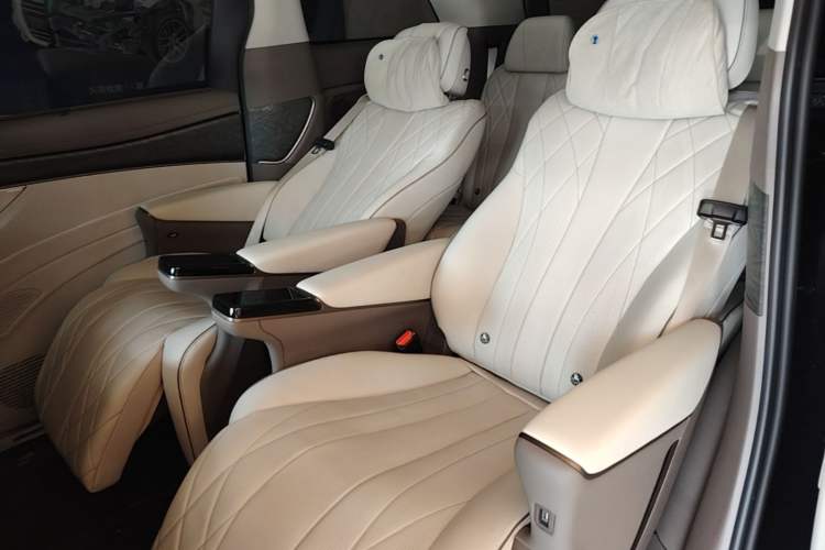 Used Denza D9 2022 DM-i 1040 Prestige Model Left Rear Seat