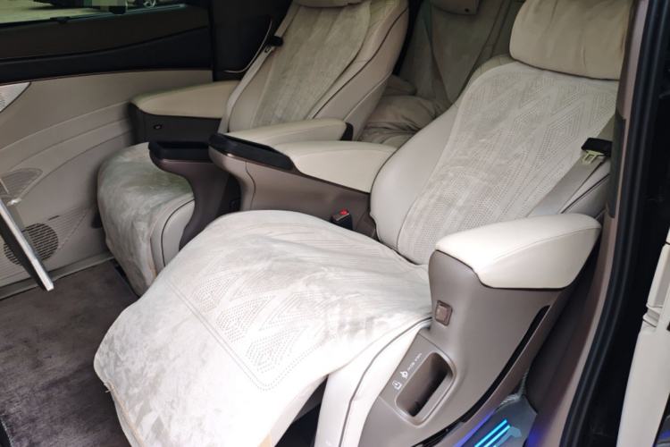 Used Denza D9 2022 DM-i 970 Four-Wheel Drive Flagship Model Left Rear Seat