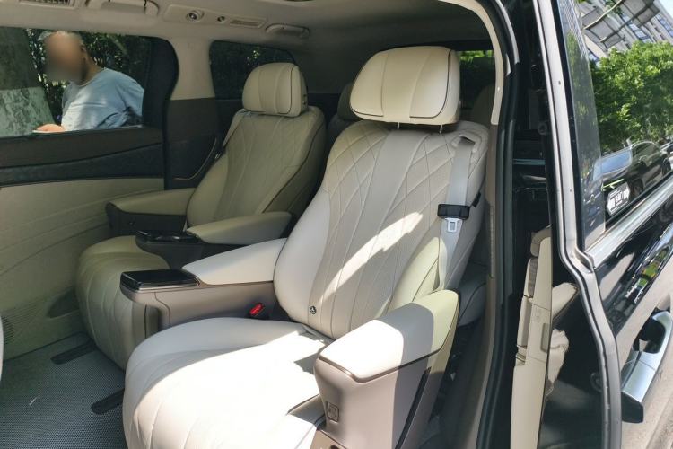 Used Denza D9 2022 DM-i 1040 Prestige Model Left Rear Seat
