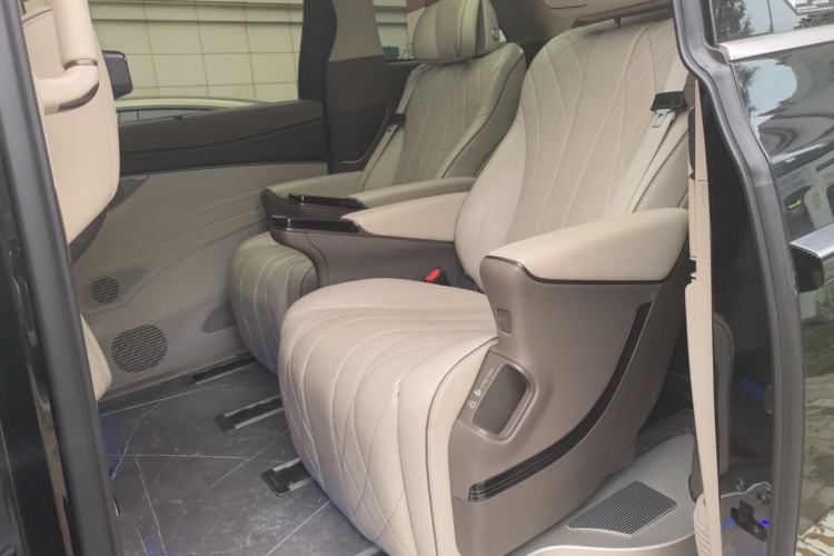 Used Denza D9 2022 EV 600 Four-Wheel Drive Flagship Model Left Rear Seat