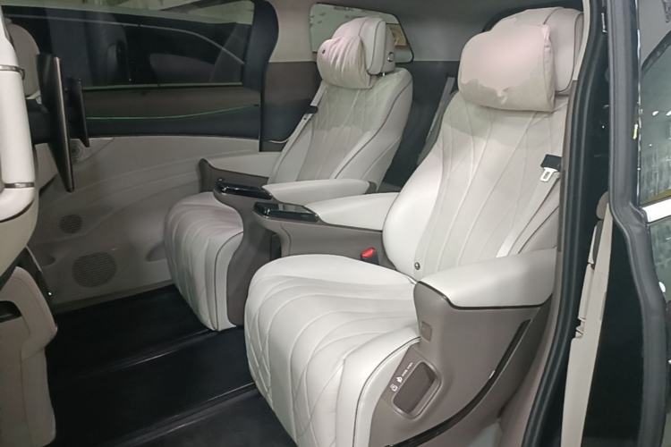 Used Denza D9 2022 DM-i 970 Four-Wheel Drive Flagship Model Left Rear Seat
